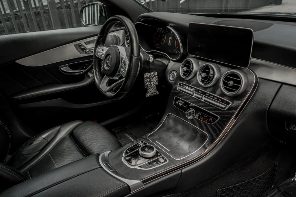 
								2019 Mercedes-Benz C-Class C 300 Sedan 4D full									