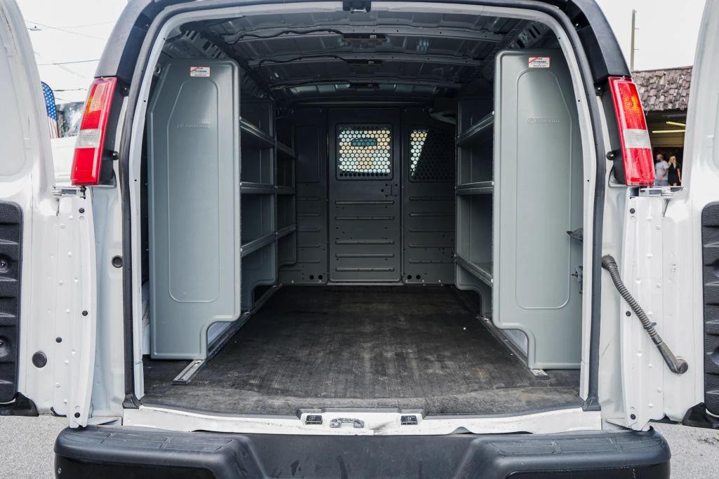 
								2021 Chevrolet Express 2500 Cargo Regular Van 3D full									