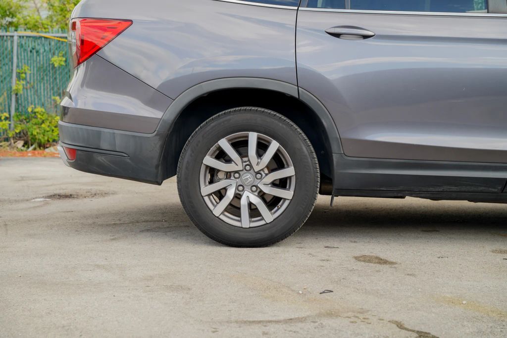 
								2020 Honda Pilot EX-L Sport Utility 4D full									