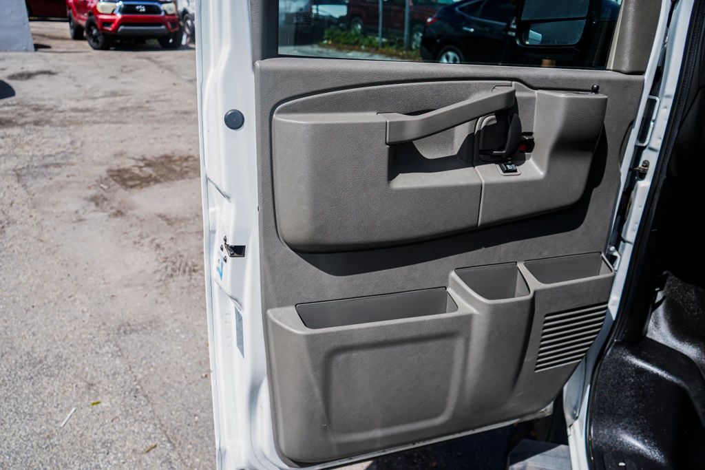 
								2021 Chevrolet Express 2500 Cargo Regular Van 3D full									