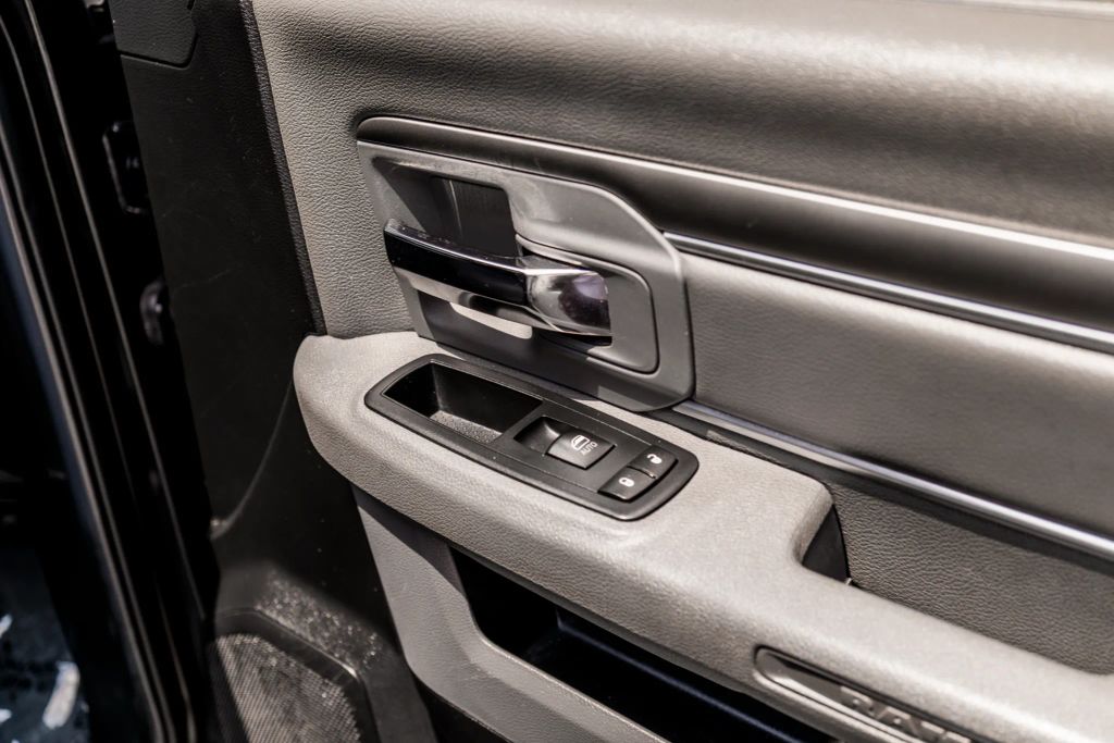 
								2016 Ram 1500 Crew Cab Big Horn Pickup 4D 5 1/2 ft full									