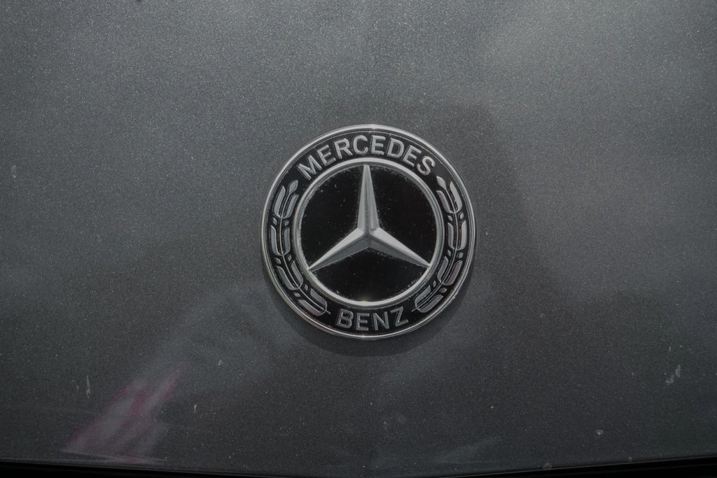 
								2019 Mercedes-Benz C-Class C 300 Sedan 4D full									