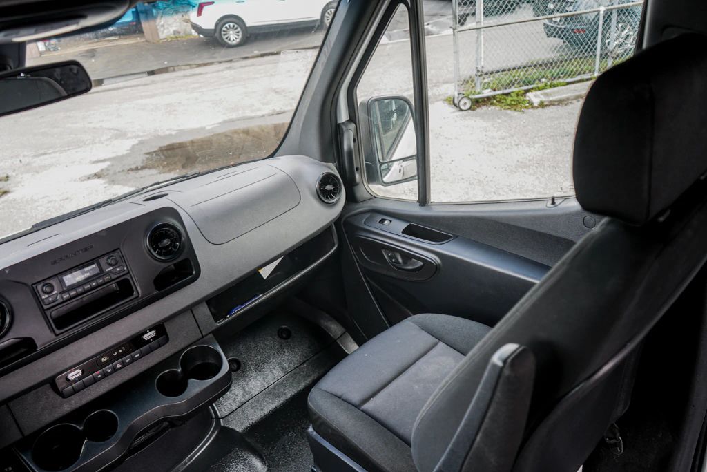 
								2023 Mercedes-Benz Sprinter 2500 Cargo High Roof w/170  WB Van 3D full									