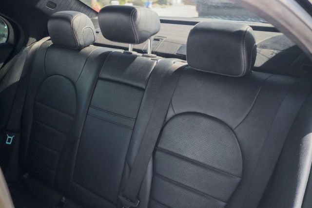 
								2017 Mercedes-Benz C-Class C 300 4MATIC Sedan 4D full									