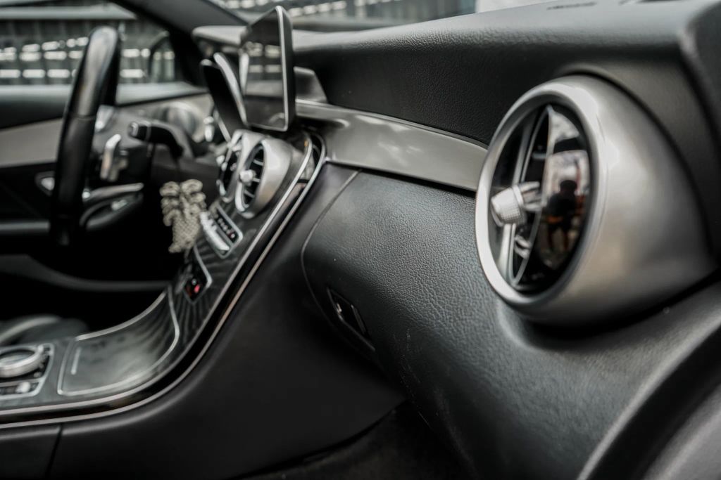 
								2019 Mercedes-Benz C-Class C 300 Sedan 4D full									