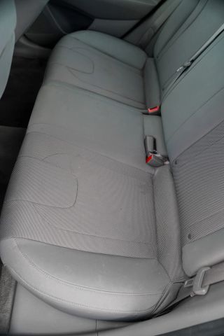 
								2023 Hyundai Elantra SE Sedan 4D full									