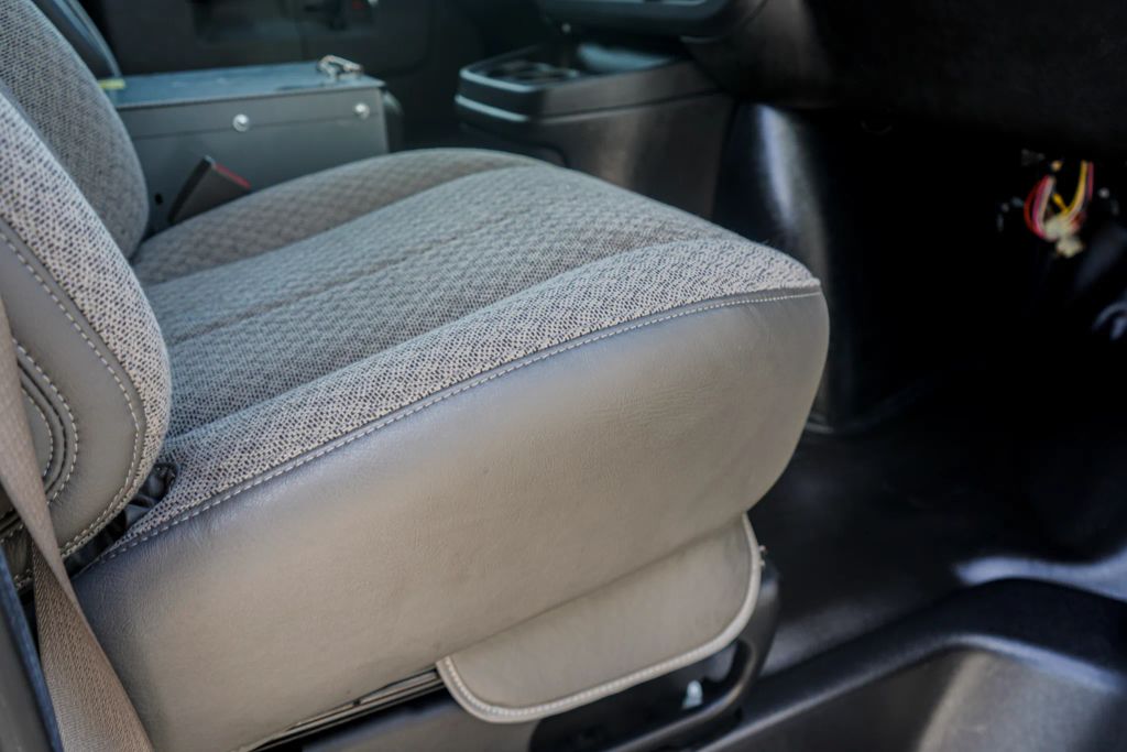 
								2021 Chevrolet Express 2500 Cargo Regular Van 3D full									