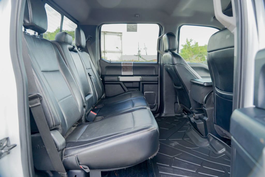 
								2019 Ford F250 Super Duty Crew Cab Lariat Pickup 4D 6 3/4 ft full									