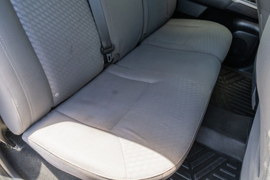 
								2020 Toyota Tacoma Double Cab SR5 Pickup 4D 6 ft full									