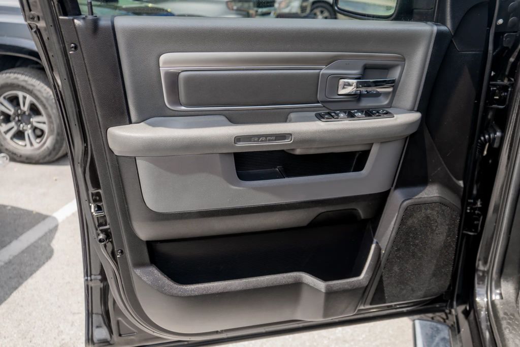 
								2016 Ram 1500 Crew Cab Big Horn Pickup 4D 5 1/2 ft full									