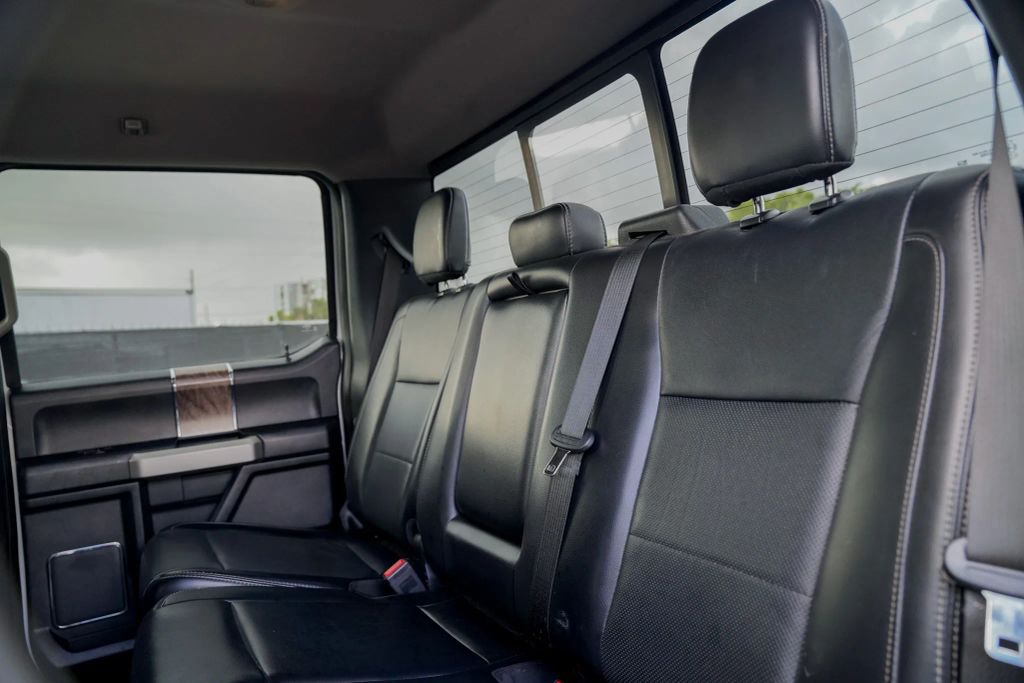 
								2019 Ford F250 Super Duty Crew Cab Lariat Pickup 4D 6 3/4 ft full									