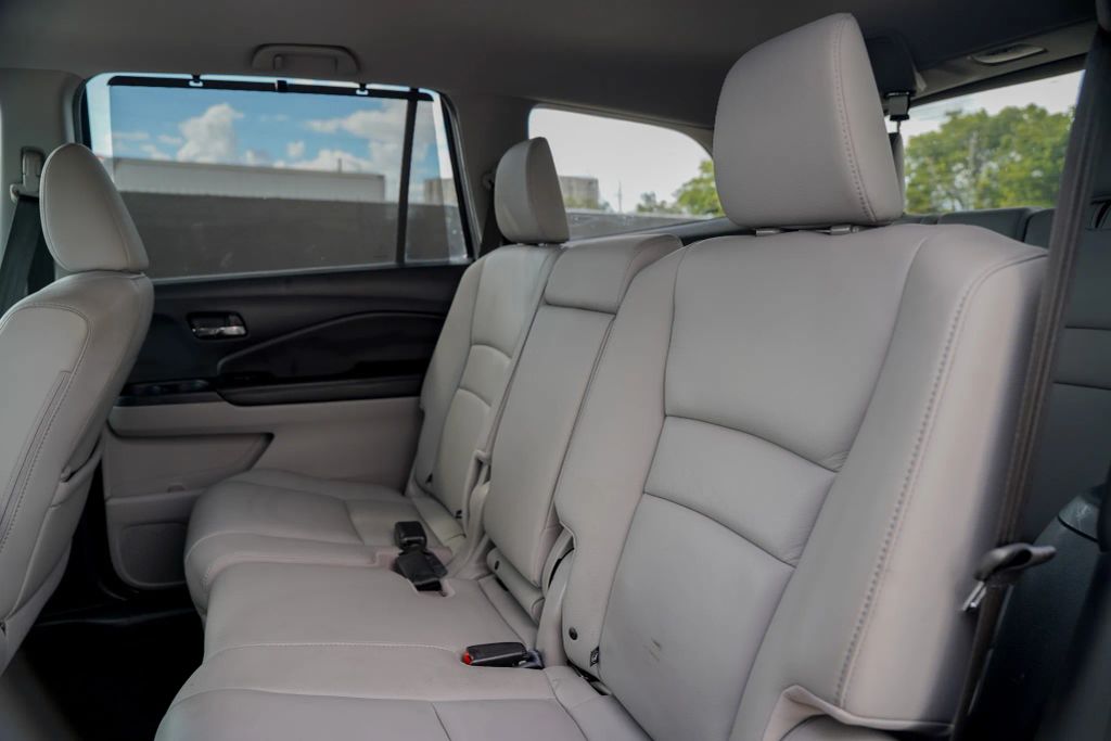 
								2020 Honda Pilot EX-L Sport Utility 4D full									