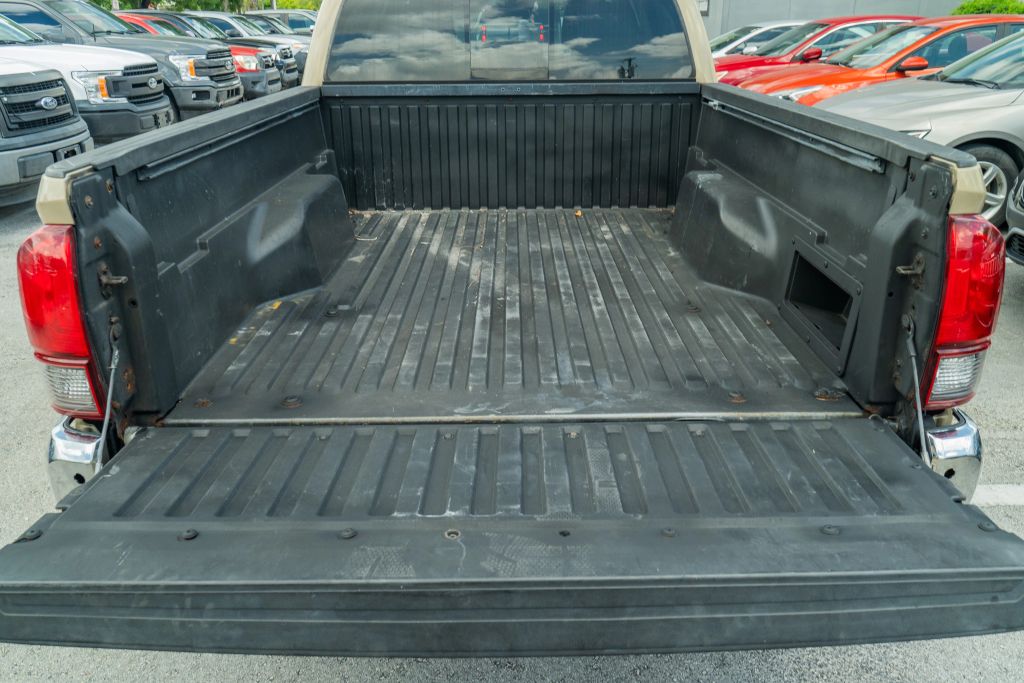 
								2020 Toyota Tacoma Double Cab SR5 Pickup 4D 6 ft full									