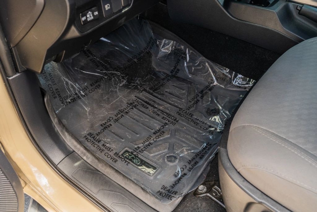 
								2020 Toyota Tacoma Double Cab SR5 Pickup 4D 6 ft full									