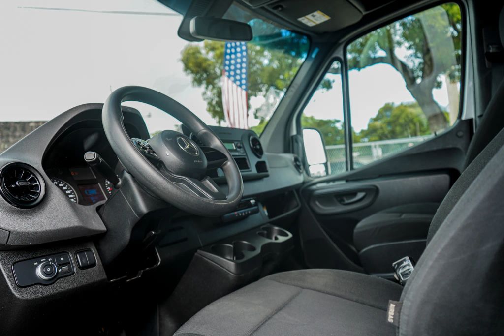 
								2023 Mercedes-Benz Sprinter 2500 Cargo High Roof w/170  WB Van 3D full									