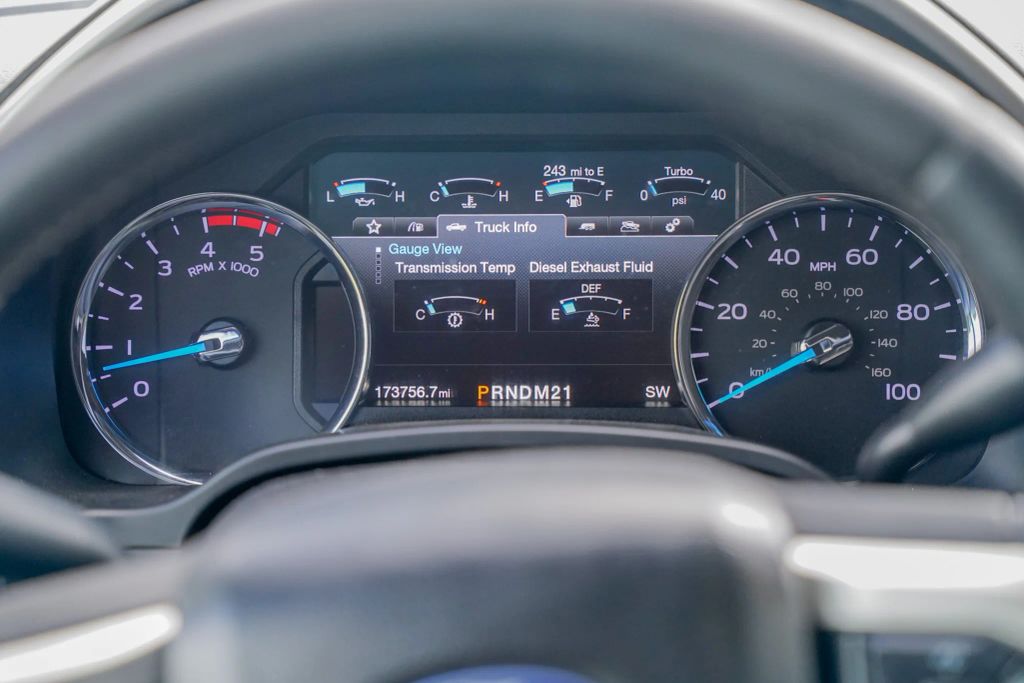 
								2019 Ford F250 Super Duty Crew Cab Lariat Pickup 4D 6 3/4 ft full									