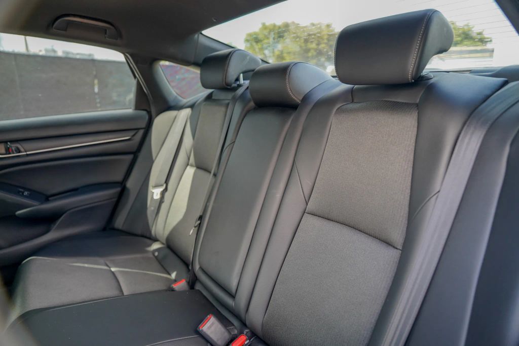 
								2021 Honda Accord Sport Sedan 4D full									