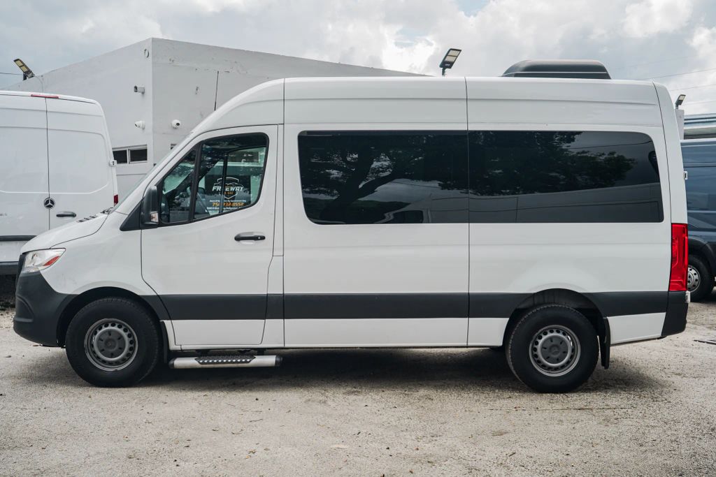 
								2021 Mercedes-Benz Sprinter 2500 Passenger High Roof w/144  WB Van 3D full									
