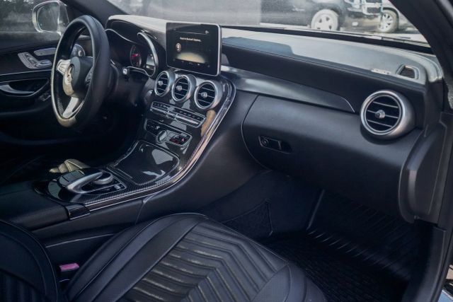 
								2017 Mercedes-Benz C-Class C 300 4MATIC Sedan 4D full									