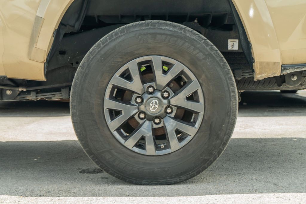 
								2020 Toyota Tacoma Double Cab SR5 Pickup 4D 6 ft full									