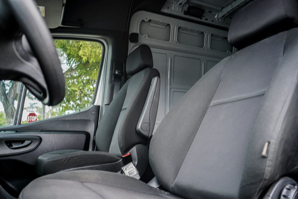 
								2023 Mercedes-Benz Sprinter 2500 Cargo High Roof w/170  WB Van 3D full									