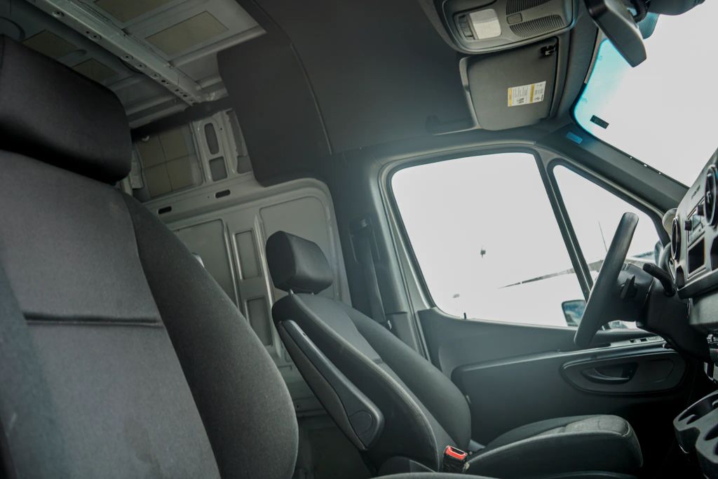 
								2023 Mercedes-Benz Sprinter 2500 Cargo High Roof w/170  WB Van 3D full									