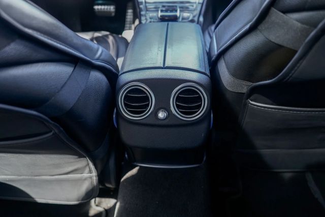 
								2017 Mercedes-Benz C-Class C 300 4MATIC Sedan 4D full									