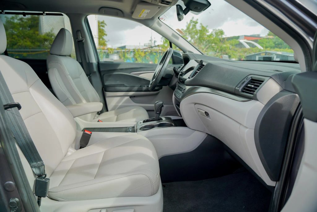 
								2020 Honda Pilot EX-L Sport Utility 4D full									