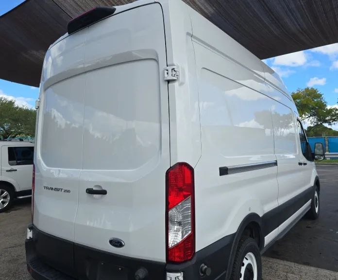 
								2022 Ford Transit 250 Cargo Van High Roof Van 3D full									