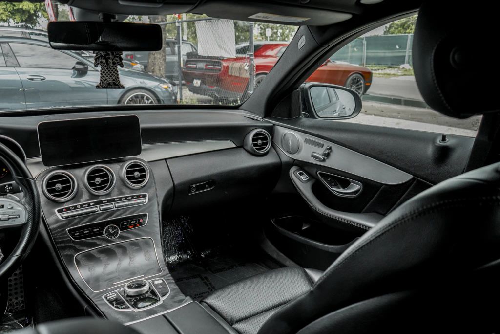 
								2019 Mercedes-Benz C-Class C 300 Sedan 4D full									