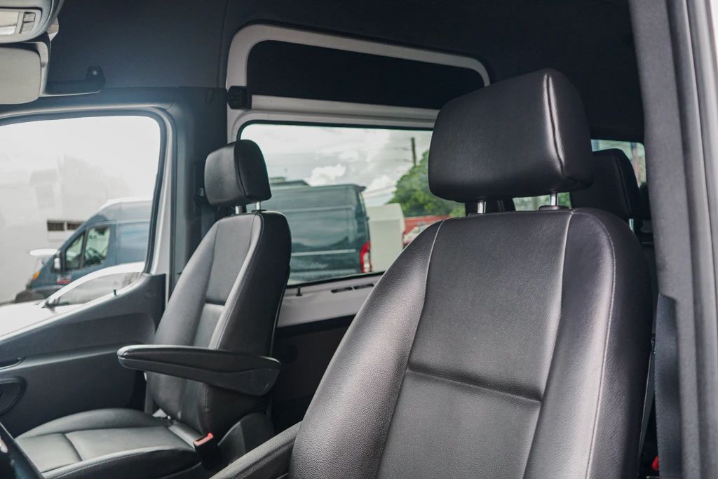 
								2021 Mercedes-Benz Sprinter 2500 Passenger High Roof w/144  WB Van 3D full									