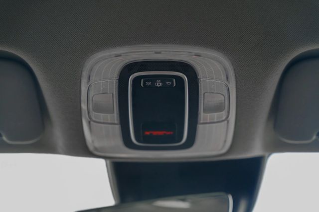 
								2023 Hyundai Elantra SE Sedan 4D full									