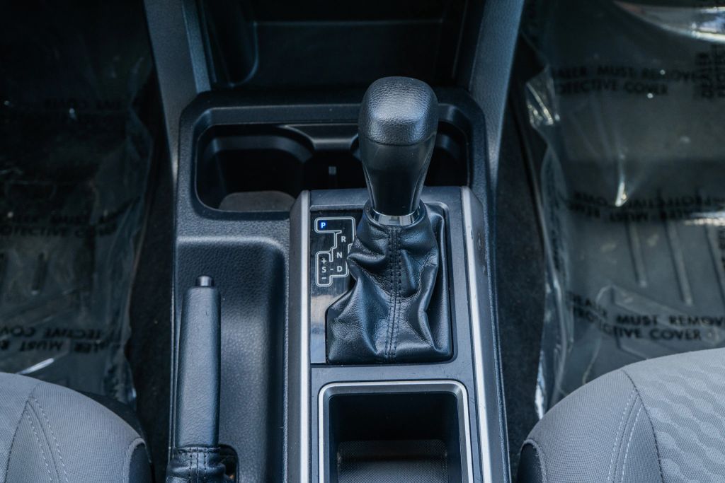 
								2020 Toyota Tacoma Double Cab SR5 Pickup 4D 6 ft full									