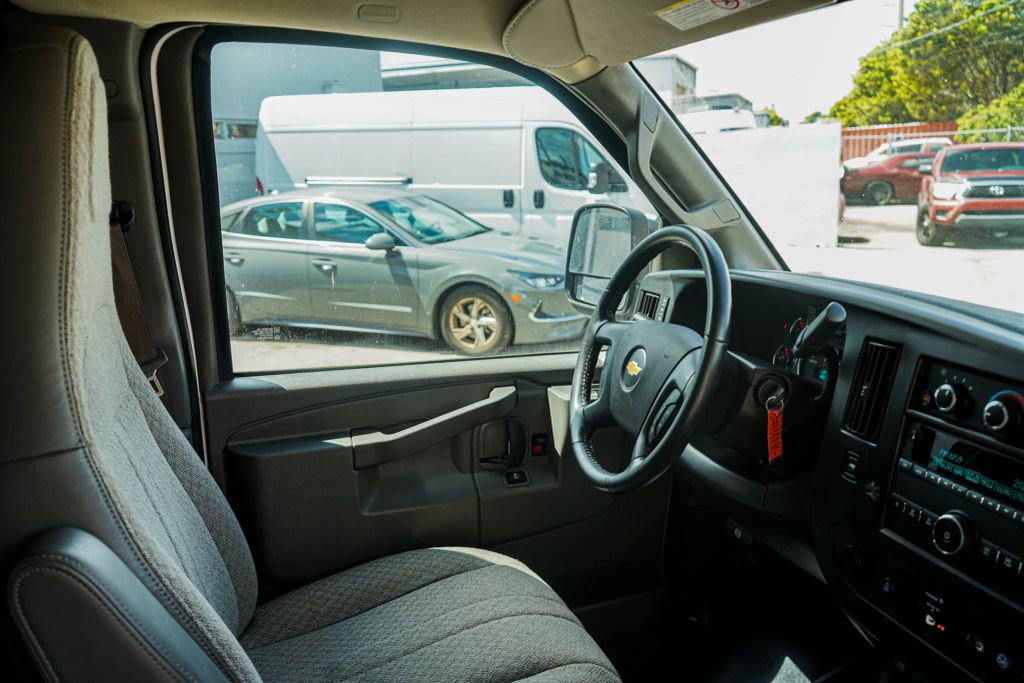 
								2021 Chevrolet Express 2500 Cargo Regular Van 3D full									