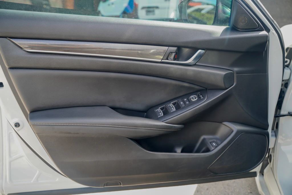 
								2021 Honda Accord Sport Sedan 4D full									