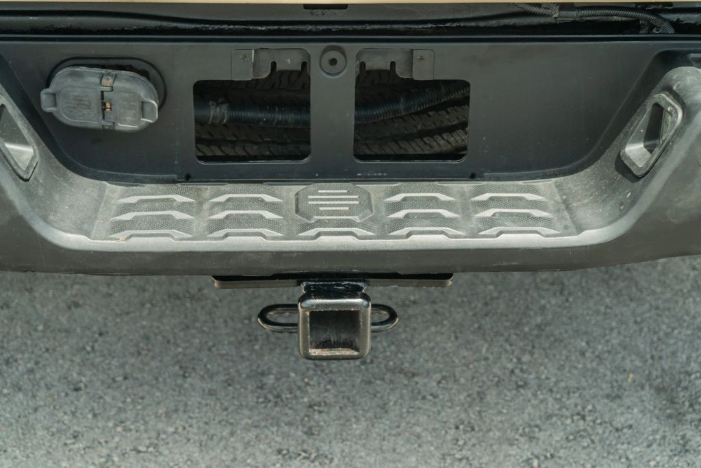 
								2020 Toyota Tacoma Double Cab SR5 Pickup 4D 6 ft full									