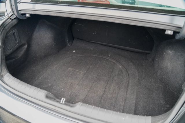 
								2023 Hyundai Elantra SE Sedan 4D full									