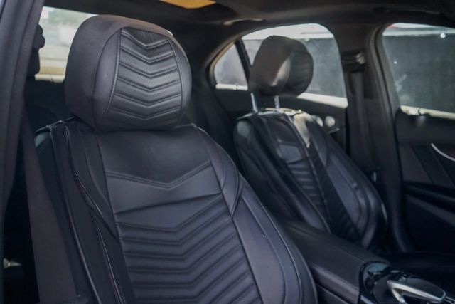 
								2017 Mercedes-Benz C-Class C 300 4MATIC Sedan 4D full									