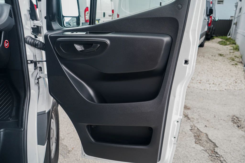 
								2021 Mercedes-Benz Sprinter 2500 Passenger High Roof w/144  WB Van 3D full									