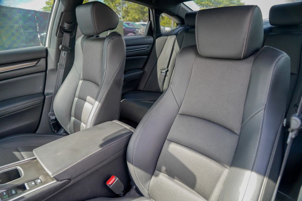 
								2021 Honda Accord Sport Sedan 4D full									