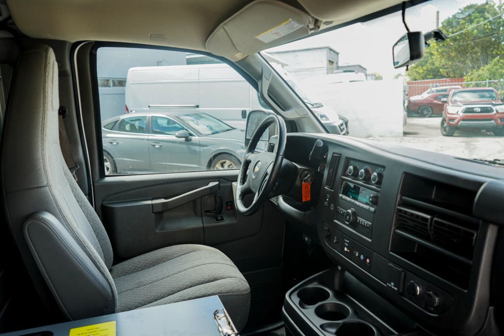 
								2021 Chevrolet Express 2500 Cargo Regular Van 3D full									