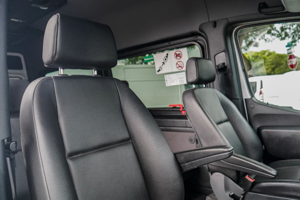 
								2021 Mercedes-Benz Sprinter 2500 Passenger High Roof w/144  WB Van 3D full									