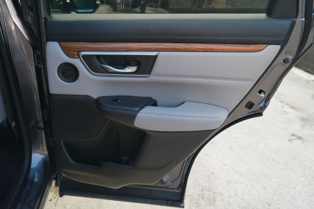 
								2020 Honda CR-V EX-L Sport Utility 4D full									