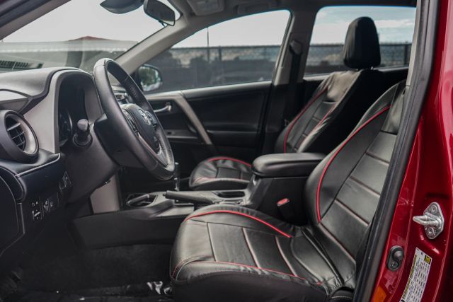 
								2018 Toyota RAV4 XLE Sport Utility 4D full									