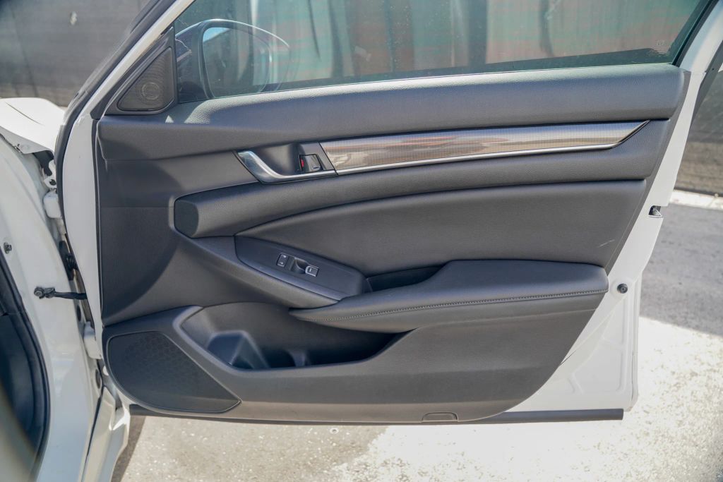 
								2021 Honda Accord Sport Sedan 4D full									