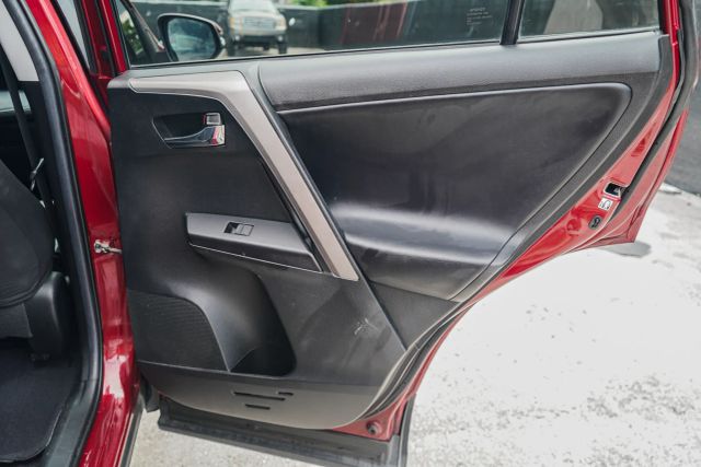 
								2018 Toyota RAV4 XLE Sport Utility 4D full									