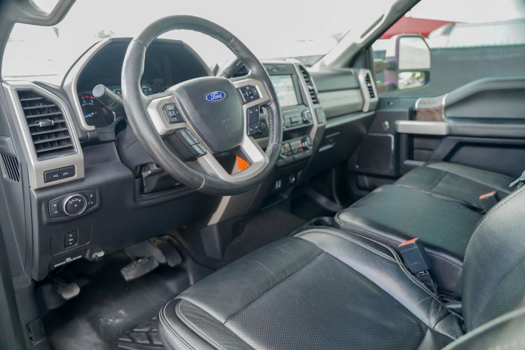 
								2019 Ford F250 Super Duty Crew Cab Lariat Pickup 4D 6 3/4 ft full									