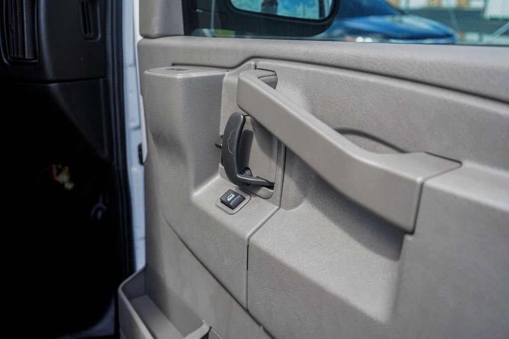 
								2021 Chevrolet Express 2500 Cargo Regular Van 3D full									