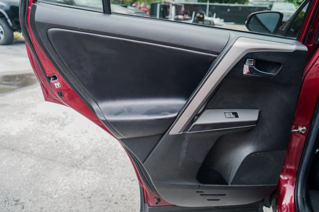 
								2018 Toyota RAV4 XLE Sport Utility 4D full									