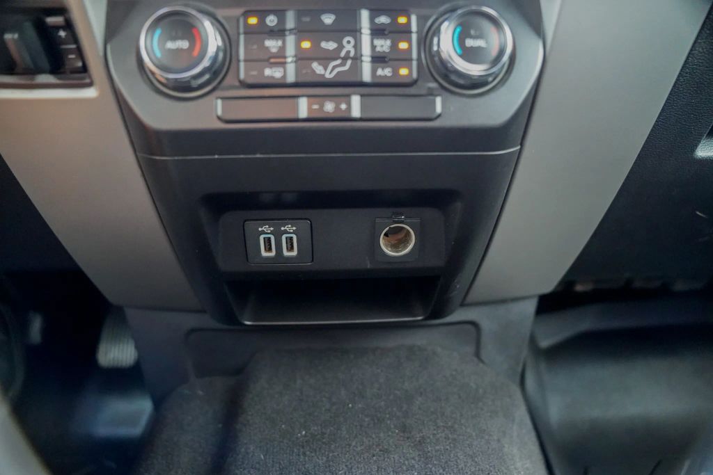 
								2019 Ford F250 Super Duty Crew Cab Lariat Pickup 4D 6 3/4 ft full									